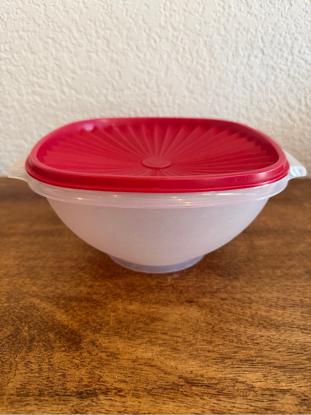 Vintage Tupperware Servalier Bowl 836-4 Red Sunburst Lid Clear 8” USA